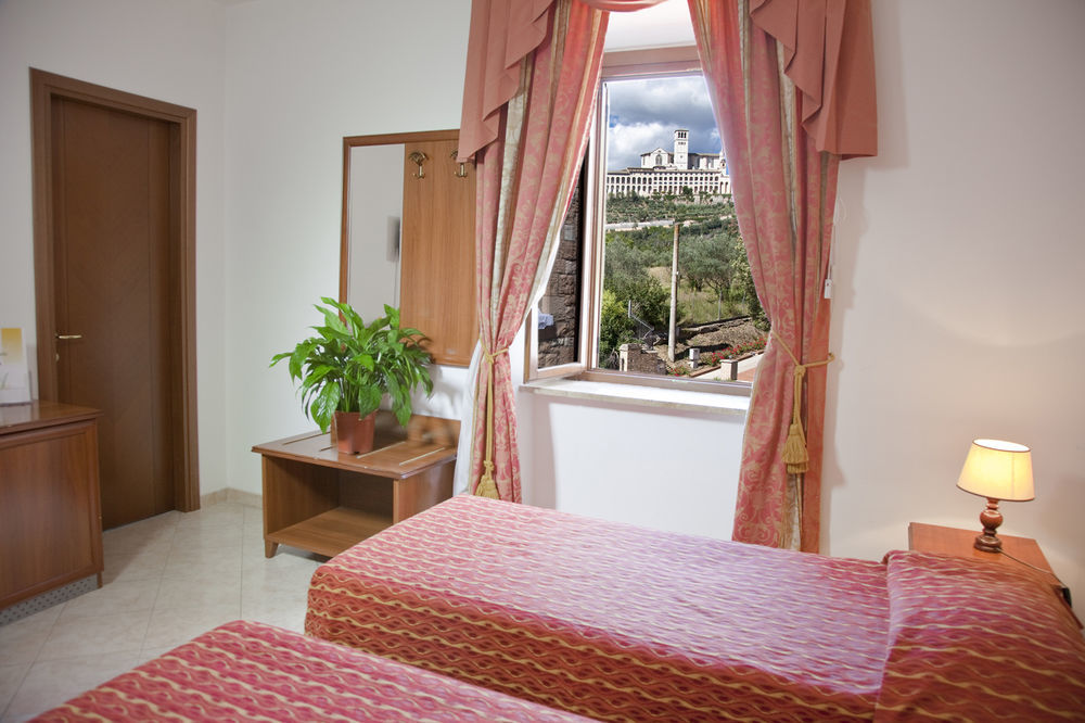 מלון Assisi Garden מראה חיצוני תמונה